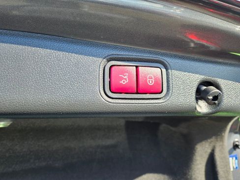 Used 2017 Mercedes-Benz E 300 4MATIC w/ Premium 1 Package image 11