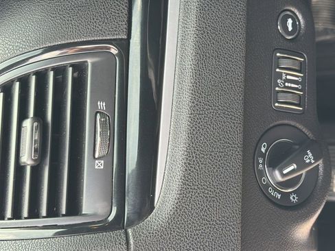 Used 2021 Chrysler 300 S w/ S Model Appearance Package RWD image 10