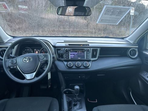 Used 2018 Toyota RAV4 LE image 7