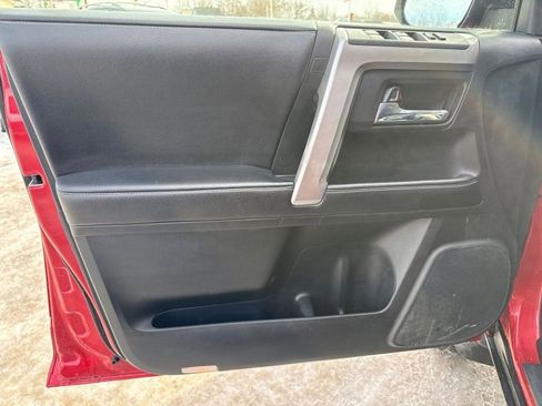 Used 2017 Toyota 4Runner SR5 image 9