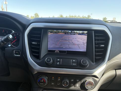 Used 2023 GMC Acadia SLE FWD image 23