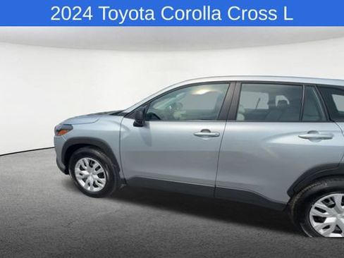 Used 2024 Toyota Corolla Cross L AWD/4WD image 4