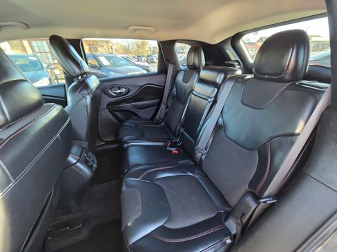 Used 2016 Jeep Cherokee Trailhawk w/ Cold Weather Group image 16