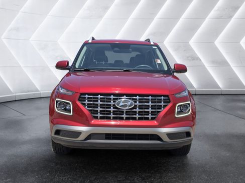 Used 2023 Hyundai Venue Limited FWD image 7