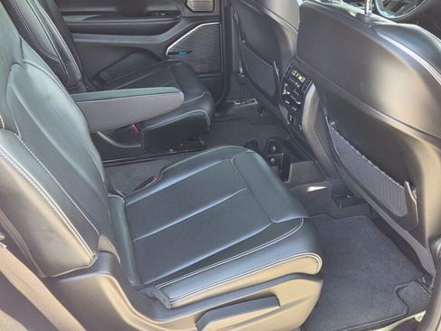 Certified 2021 Jeep Grand Cherokee L Overland w/ Luxury Tech Group IV AWD/4WD image 17