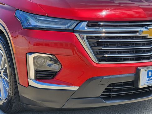 Used 2023 Chevrolet Traverse LT FWD image 9
