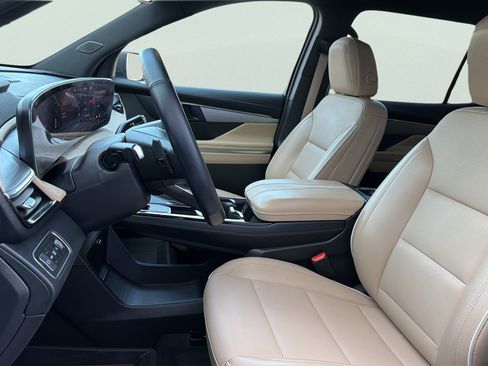 Used 2025 Buick Enclave Preferred w/ Power Package FWD image 4