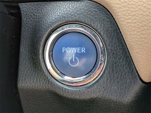 Used 2021 Toyota RAV4 XLE Premium image 17