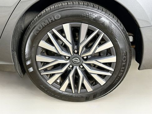 Used 2025 Nissan Altima 2.5 SV image 11