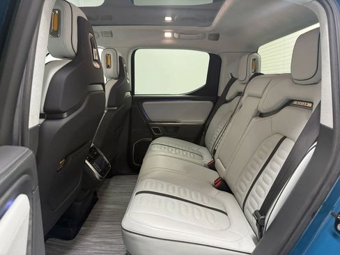 Used 2023 Rivian R1T Launch Edition image 17