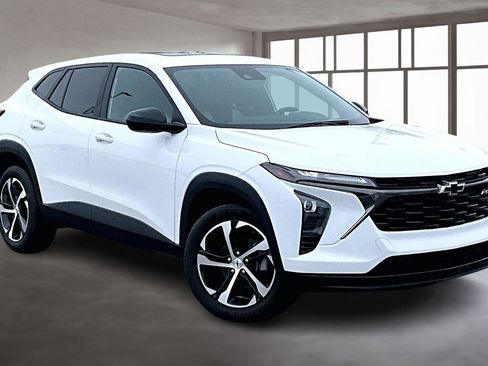 Used 2024 Chevrolet Trax RS w/ Sunroof Package image 11