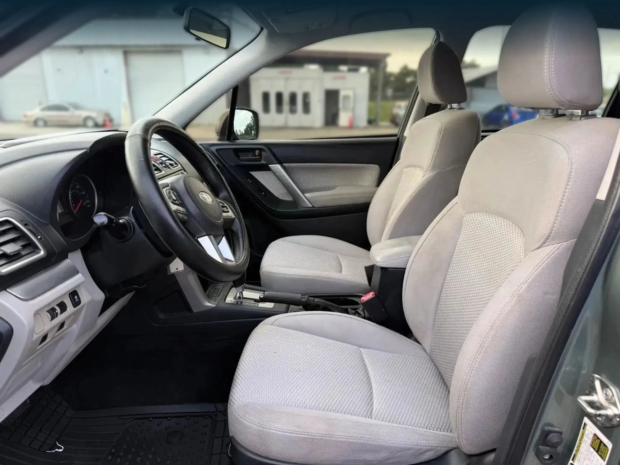 Used 2017 Subaru Forester 2.5i AWD/4WD image 2