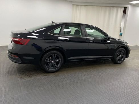 Used 2024 Volkswagen Jetta SE w/ Panoramic Sunroof Package FWD image 3