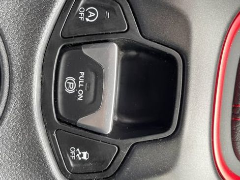 Used 2018 Jeep Compass Trailhawk w/ Navigation Group AWD/4WD image 26
