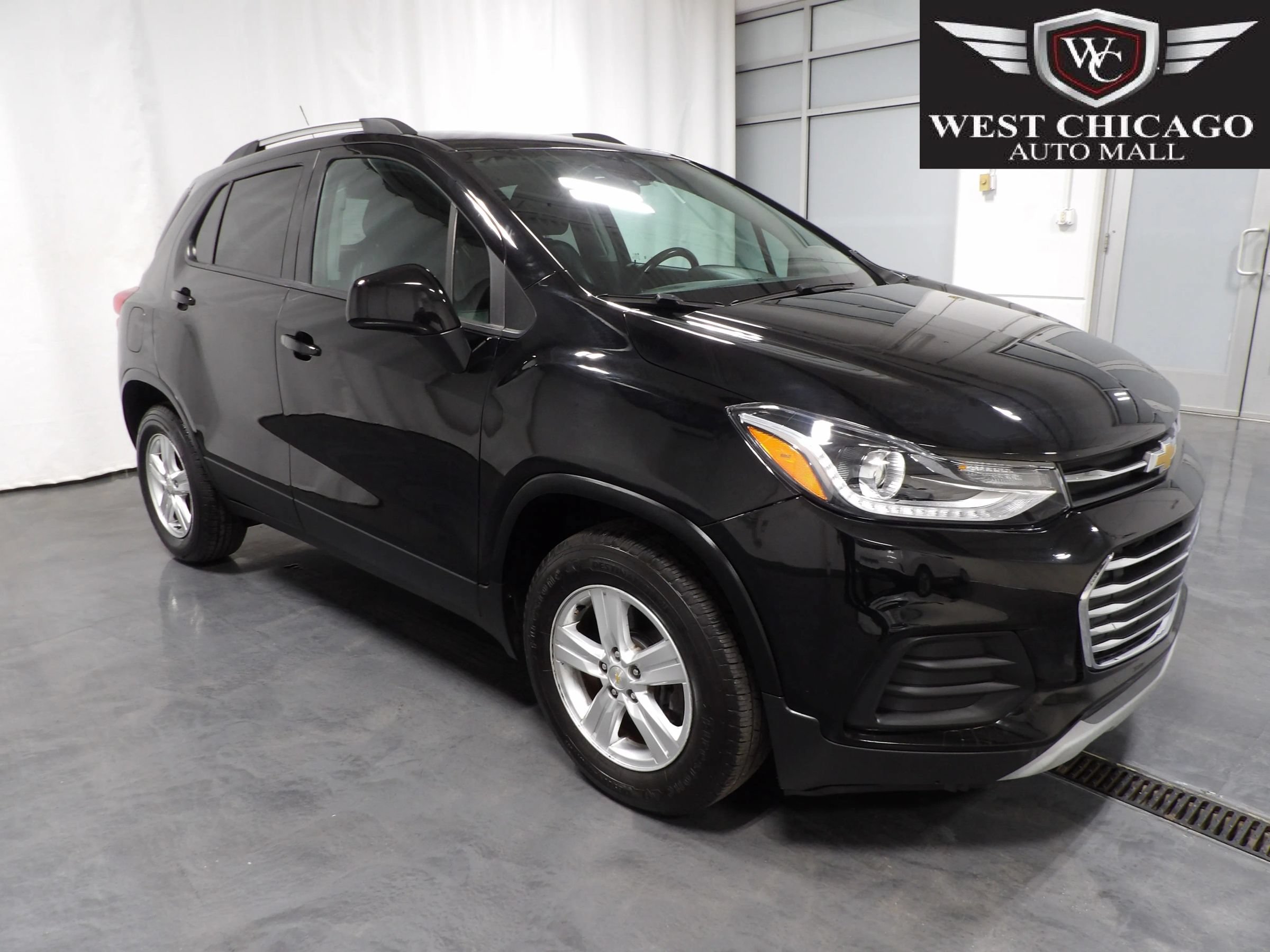 Used 2021 Chevrolet Trax LT w/ Premium Seat Package AWD/4WD image 1