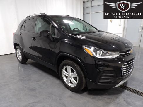 Used 2021 Chevrolet Trax LT w/ Premium Seat Package AWD/4WD image 1