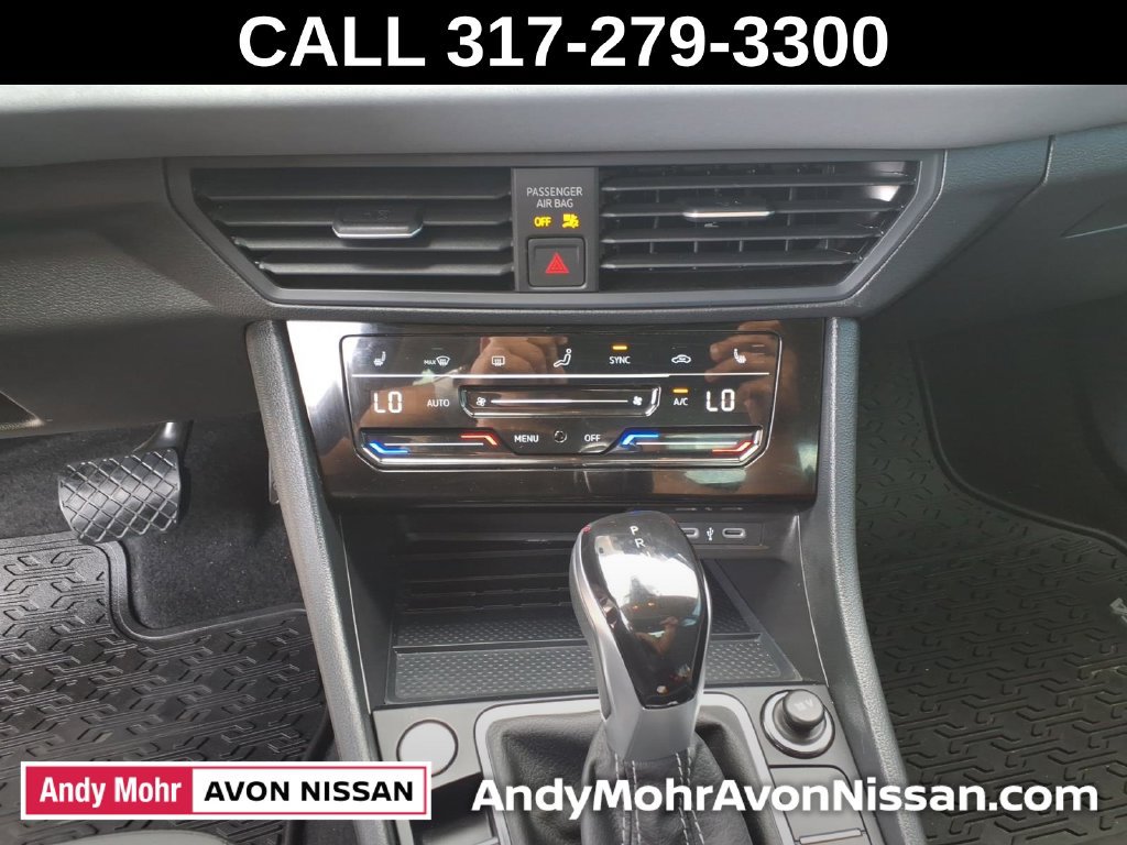 Used 2025 Volkswagen Jetta SE FWD image 29