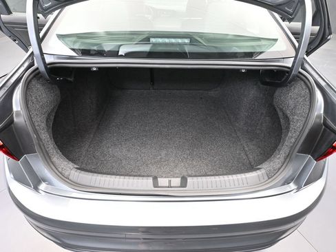 Used 2024 Volkswagen Jetta SE FWD image 32
