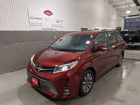Used 2020 Toyota Sienna Limited image 8
