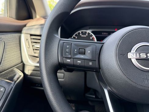 Used 2023 Nissan Rogue S AWD/4WD image 16
