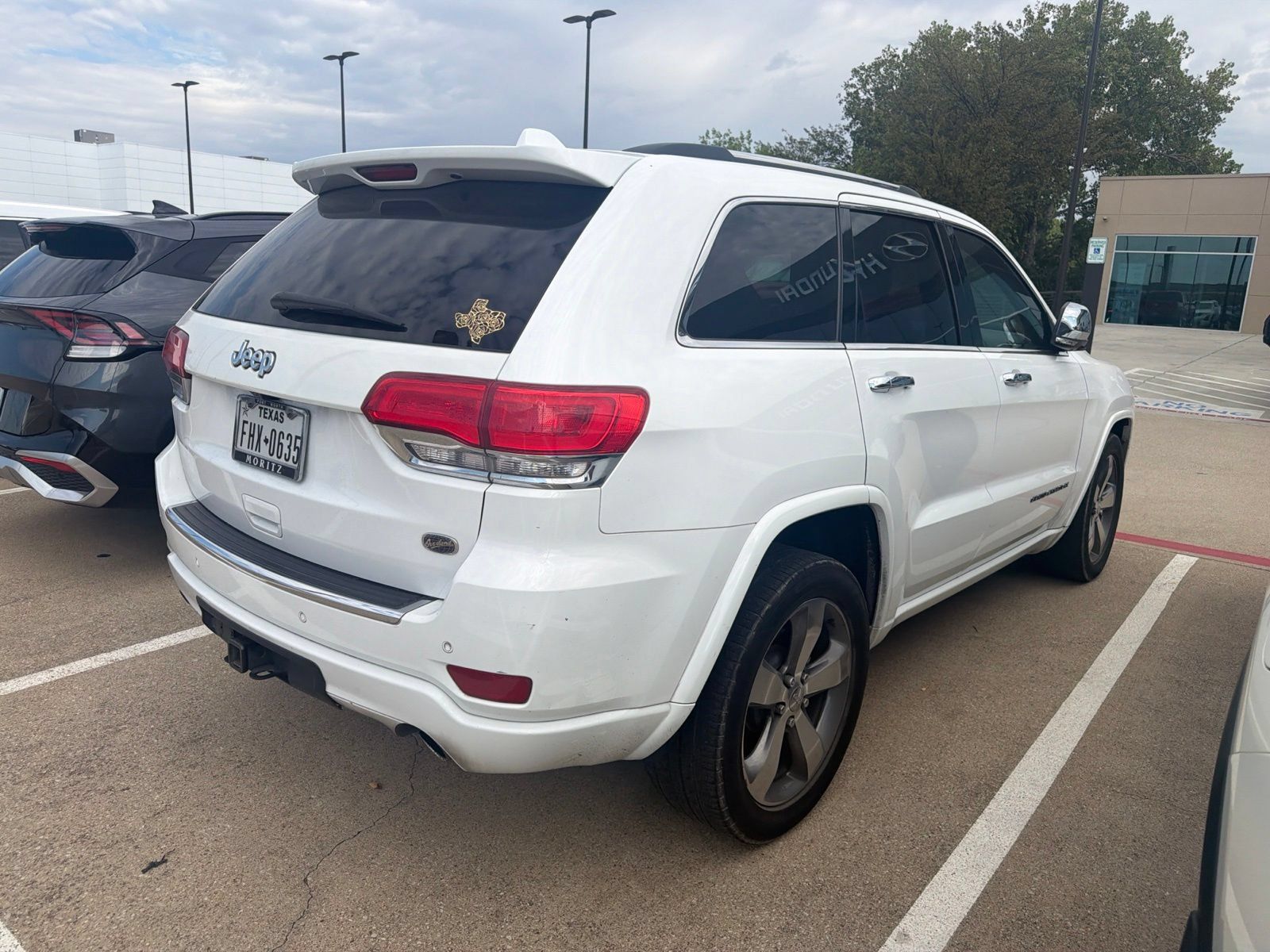 Used 2015 Jeep Grand Cherokee Overland w/ Advanced Technology Group RWD image 4