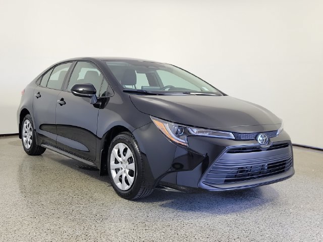 Used 2026 Toyota Corolla LE FWD image 4
