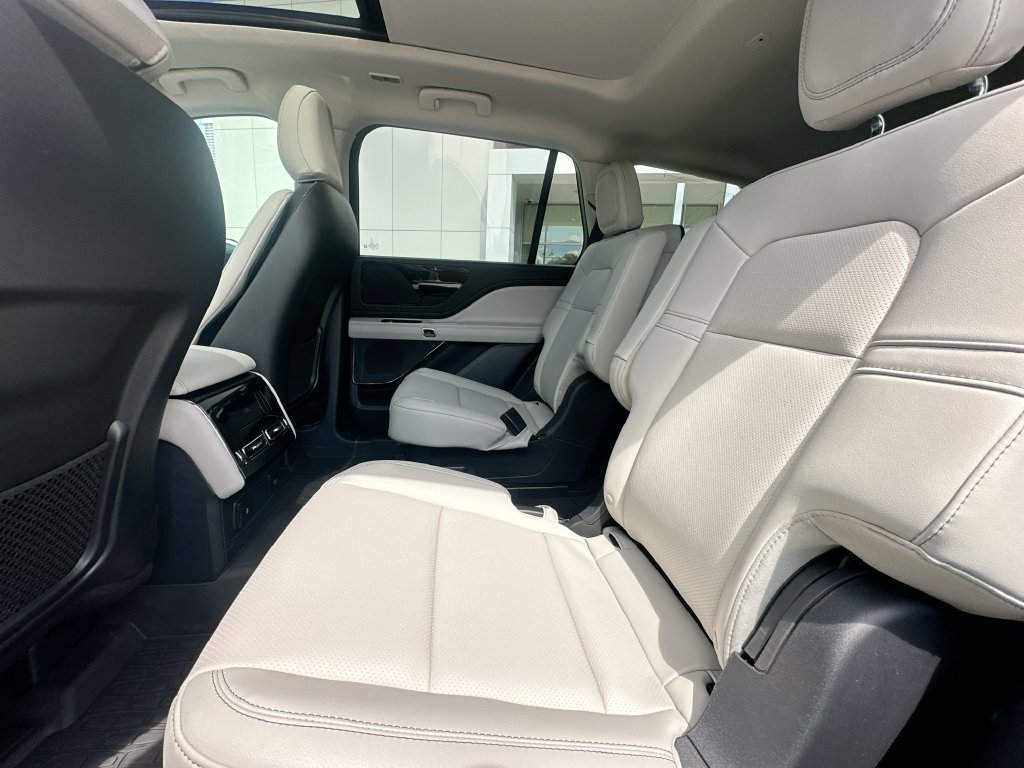 Certified 2026 Lincoln Aviator 2WD image 4