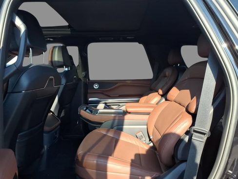 New 2026 Lincoln Navigator Reserve AWD/4WD image 5