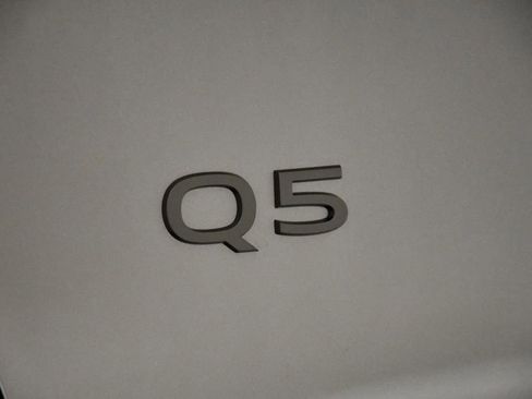 Used 2025 Audi Q5 Premium Plus w/ Premium Plus AWD/4WD image 9