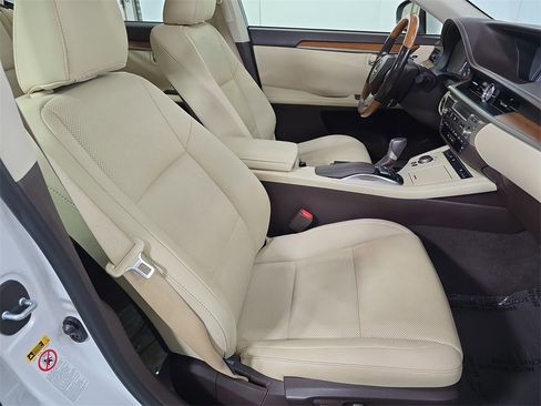 Used 2016 Lexus ES 300h image 27