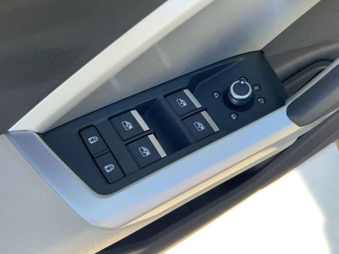 Certified 2025 Audi Q3 2.0T Premium Plus w/ Premium Plus Package image 21