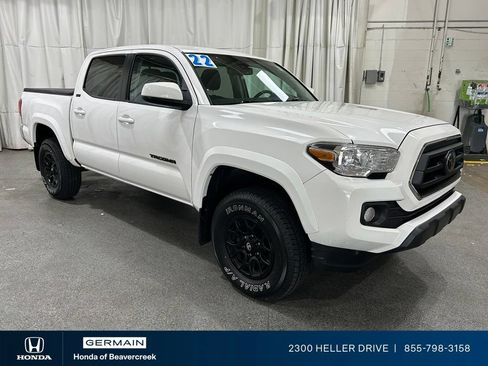 Used 2022 Toyota Tacoma SR5 AWD/4WD image 2