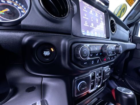 Used 2021 Jeep Gladiator Overland AWD/4WD image 17