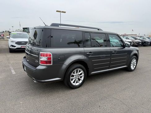 Used 2018 Ford Flex SE image 6