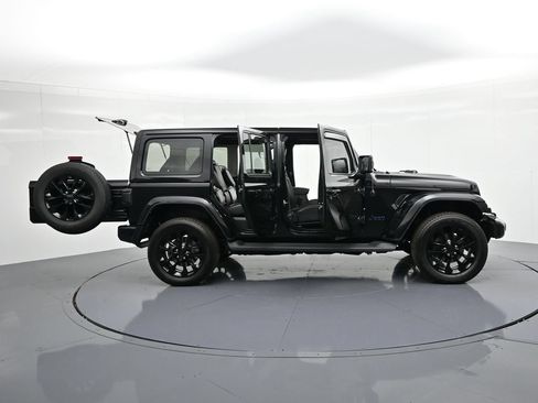 Used 2021 Jeep Wrangler Unlimited Sahara AWD/4WD image 29