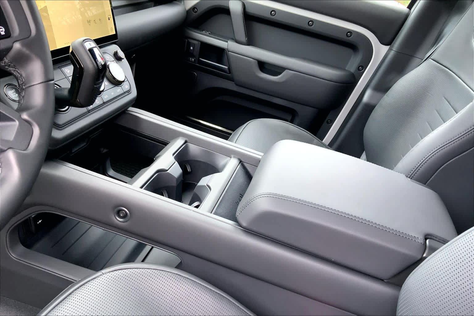 New 2026 Land Rover Defender 110 AWD/4WD image 10