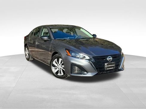 Certified 2025 Nissan Altima 2.5 S image 1