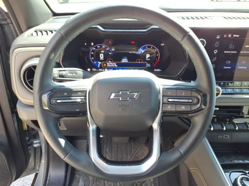 Used 2025 Chevrolet Colorado ZR2 w/ Technology Package AWD/4WD image 19
