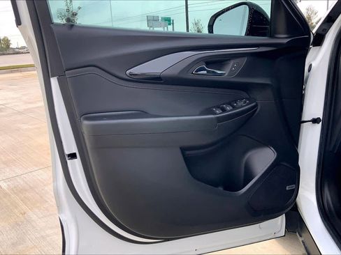 Used 2021 Chevrolet TrailBlazer RS w/ Technology Package image 18