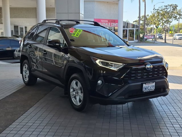 Used 2021 Toyota RAV4 XLE AWD/4WD image 3