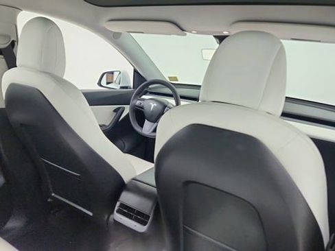 Used 2021 Tesla Model Y Long Range image 26