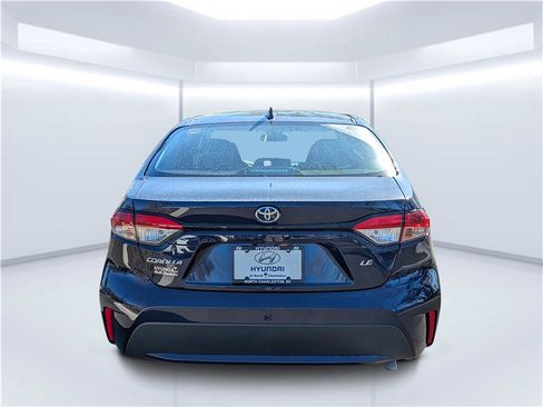 Used 2022 Toyota Corolla LE image 4