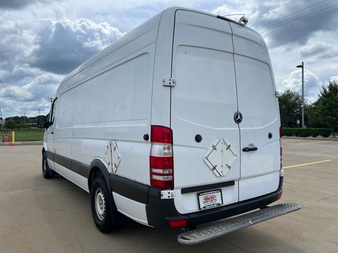 Used 2015 Mercedes-Benz Sprinter 2500 image 5
