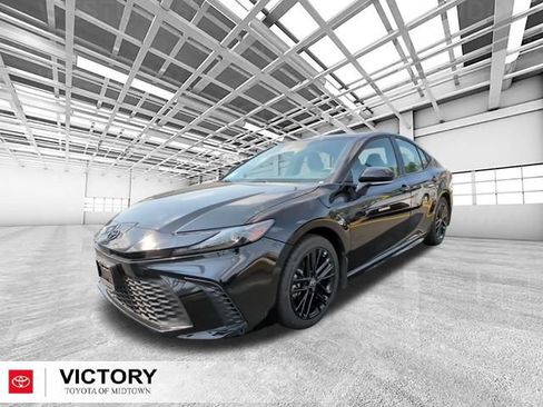 Used 2025 Toyota Camry SE w/ Convenience Package AWD/4WD image 9