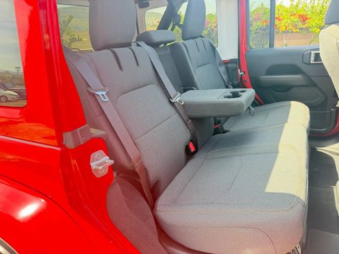 Used 2025 Jeep Wrangler Unlimited Sahara w/ Safety Group AWD/4WD image 29