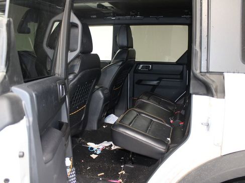 Used 2024 Ford Bronco Badlands image 39