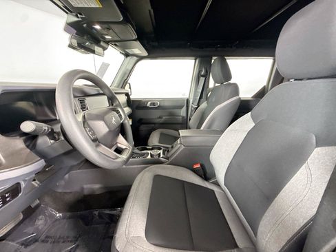 Used 2025 Ford Bronco 4-Door AWD/4WD image 3