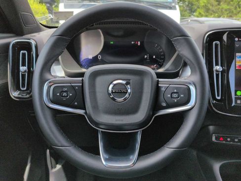 Used 2024 Volvo XC40 B5 Core AWD/4WD image 23