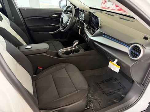 New 2026 Chevrolet Trax LS w/ LS Convenience Package FWD image 16