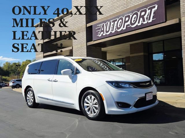 Used 2017 Chrysler Pacifica Touring-L w/ 13 Speaker Alpine Sound Group FWD image 1